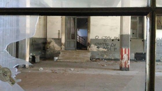 Bari, il giallo dello scheletro trovato in uno stabile abbandonato: la morte risale a 4-5 anni fa