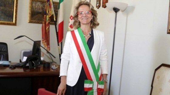 Unioni civili, sindaca leghista celebra "nozze" e rischia espulsione. Salvini: "Poco a che fare con noi"
