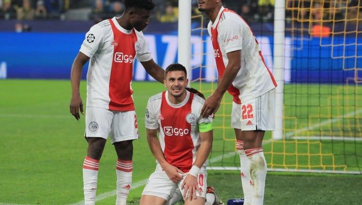 Ajax, lo scherzo di Dusan Tadic: con un pene ingessato all'allenamento