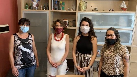 Nuova Iside, la ministra Bonetti incontra i familiari dei pescatori: "Recuperare il corpo di Vito"