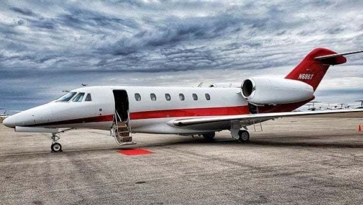 Niente accise sul cherosene per i jet privati. Appello degli ambientalisti a Meloni: "Serve un intervento, tasse anche ai ricchi"