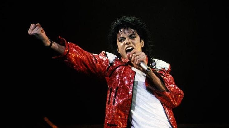 Michael Jackson, un documentario riaccende le polemiche: “I bambini volevano toccarmi”
