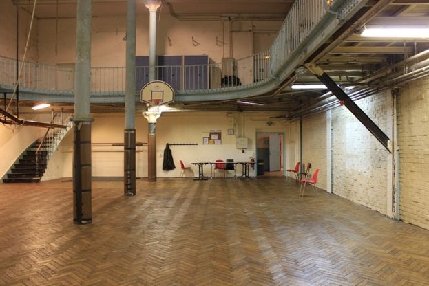Parigi, il campo da basket pi&ugrave; antico del mondo