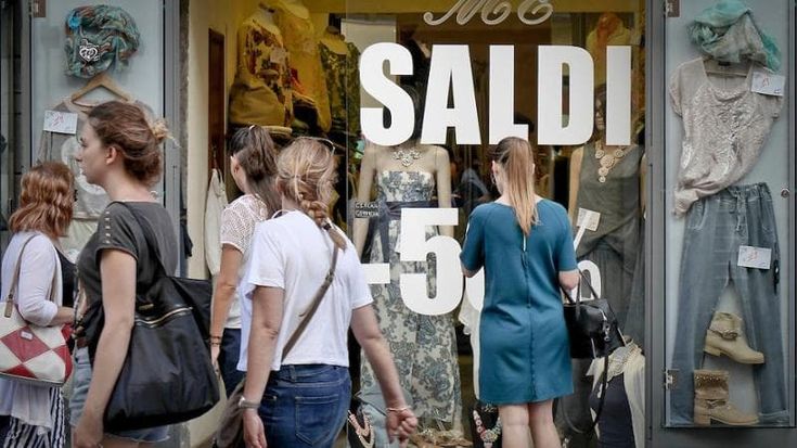 Saldi estivi dal 4 luglio, cosa fare in caso di cambi, resi o recesso. Il calendario degli sconti