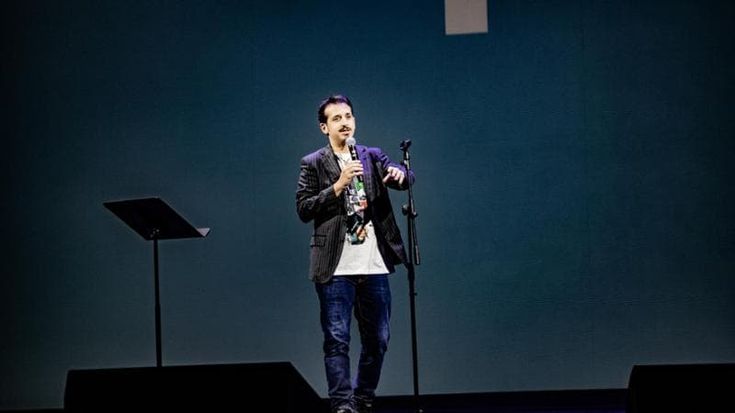 Roberto Lipari: “Sono sempre dalla parte degli studenti. Le rivoluzioni partono dal basso”