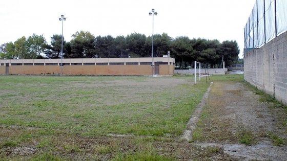 Follia a Lecce, baby calciatori denunciano: "Presi a sprangate negli spogliatoi dagli avversari"