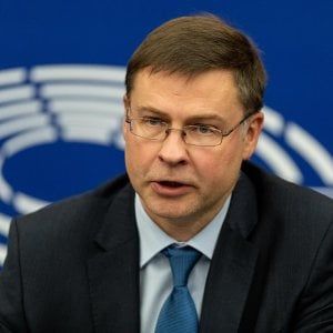 Manovra, Ue dura dopo la lettera. Dombrovskis: "Piano controproducente"