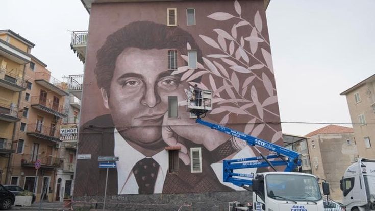 Con i murales per la legalità di Paternò e Gela si arricchisce il progetto di arte urbana “Le strade da seguire”