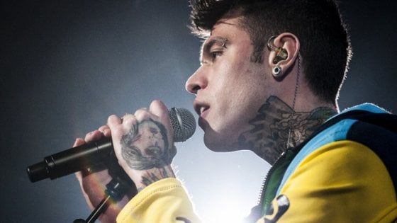 Fedez al Carnevale di Venezia: eseguirà il volo dell'aquila