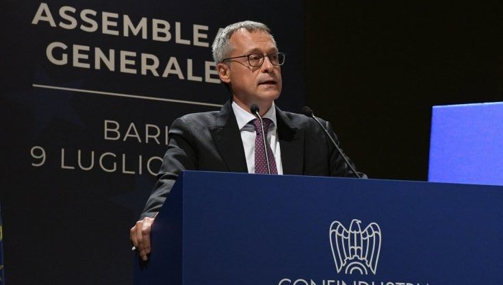 Bonomi: "Infondata la cifra di 2 milioni di licenziamenti con lo sblocco"