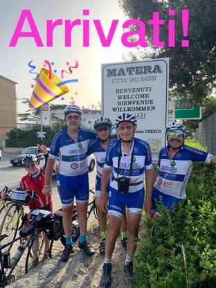 Da Milano a Matera, missione compiuta. La piccola impresa dei cicloamatori appassionati di poesia  
