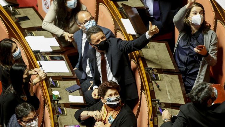 Il duello tra Renzi e Conte: lo spariglio e la furbizia