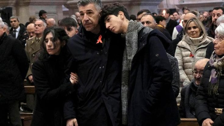 Giulia Cecchettin, il rumore dei diecimila per l’ultimo saluto: “Vivrà in tutte le scuole”