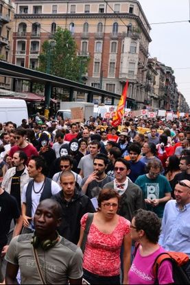 In marcia contro gli sfratti,<br />Imbrattate agenzie immobiliari