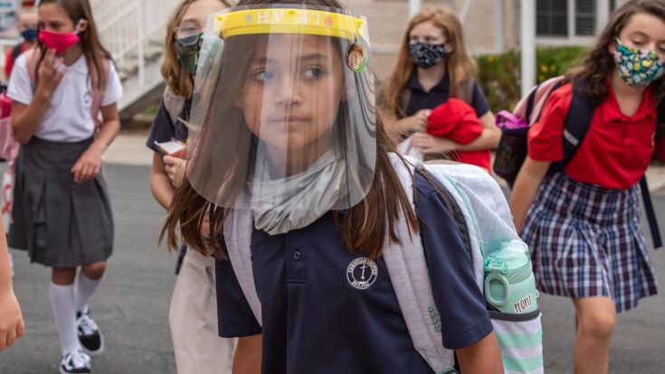 Covid e distanza: dopo i “congiunti” e gli “affetti stabili” adesso c’è il “gruppo abituale”