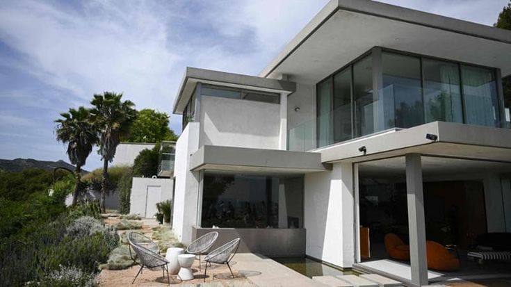 Airbnb, servizi a domicilio nelle case-vacanza. Estetista, chef, fotografo… “Come in hotel”