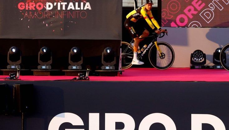 Giro d'Italia, laser e algoritmi per "misurare" le bici: ecco come funzionano i nuovi controlli