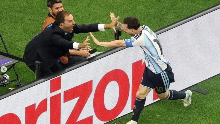 Joaquin Bruno, chi è il giornalista con cui Messi ha festeggiato il gol all’Austria