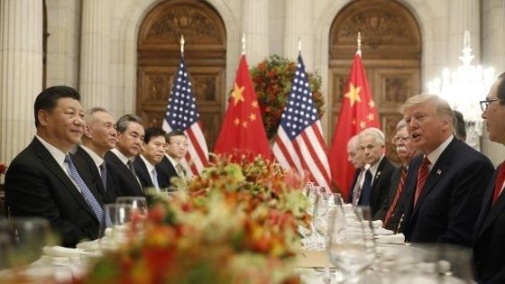 Trump rinvia i dazi, verso l'intesa con la Cina: "Progressi sostanziali"