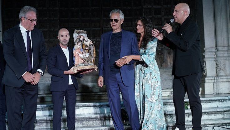 Premio San Gennaro day, Andrea Bocelli canta "Core 'ngrato" sul sagrato del Duomo