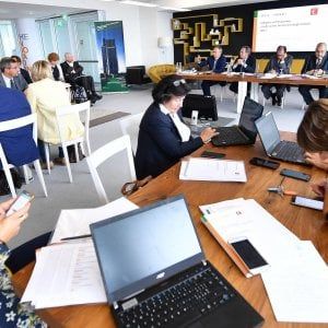 Reddito e risparmi, gli italiani più ottimisti: per il 60,8% lo stipendio basta