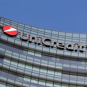 Unicredit cede Uccmb a Fortress, incluso portafoglio sofferenze 2,4 mld