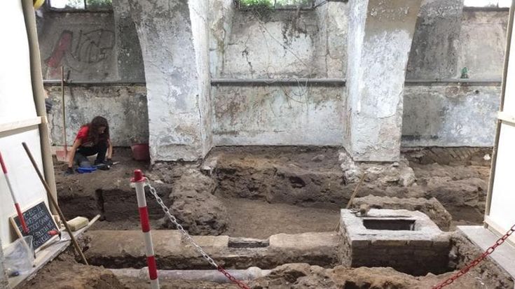 Reperti sotto le aule in via delle Carine: la prima scuola-museo