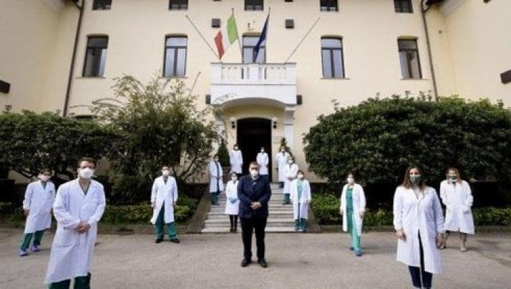 Tamponi per 30 milioni, maxi aumento di stipendi: ecco i conti fuori controllo dell'Istituto zooprofilattico sperimentale del Mezzogiorno