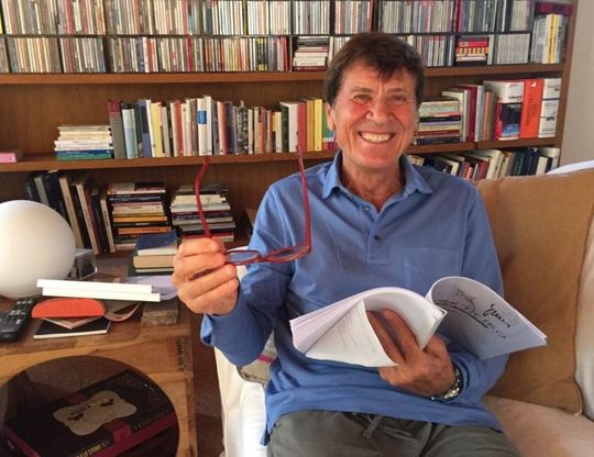 "Oggi non mi muovo di casa...": l'ironia di Morandi dopo gli insulti per la spesa di domenica