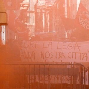 I centri sociali contro Salvini: "Lega fascista". Lui: "Questa non è democrazia"