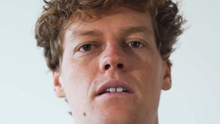 Sinner rinuncia alle Atp Finals: "Ho bisogno di cure per il ginocchio, tornerò al 100%"