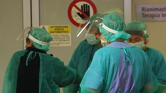 Torino, in ospedale i dipendenti si fingono pazienti pur di ottenere il test del coronavirus