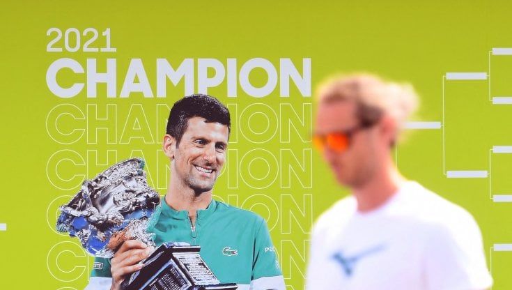 Djokovic, il governo australiano prende tempo: e spuntano le false dichiarazioni di viaggio