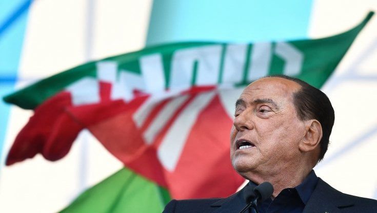 Silvio Berlusconi ancora non ha pubblicato la sua dichiarazione dei redditi: è in ritardo e La Russa lo può diffidare