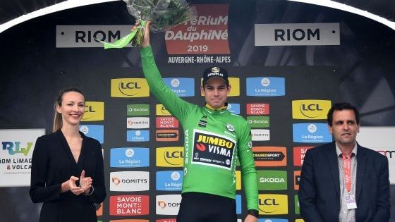 Ciclismo, Giro del Delfinato: Van Aert vince la crono, Adam Yates nuovo leader