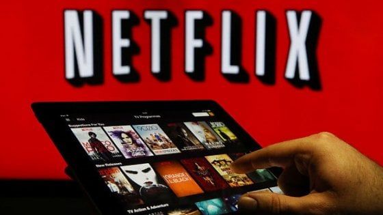 Tv, chi usa Netflix va meno al cinema e sui social