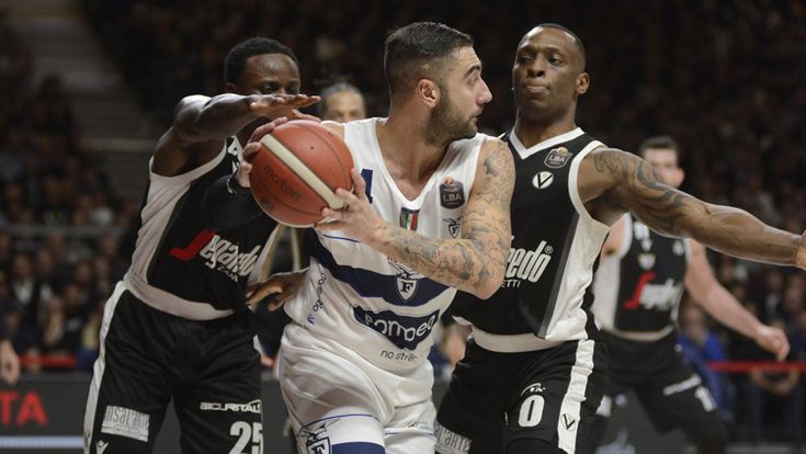 Serrata scudetto. Basket, pallanuoto e volley dicono stop