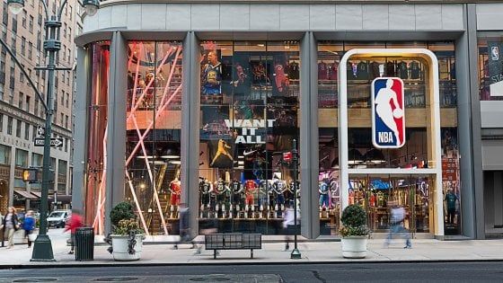 Basket, l'Nba apre a Milano il suo primo negozio in Europa