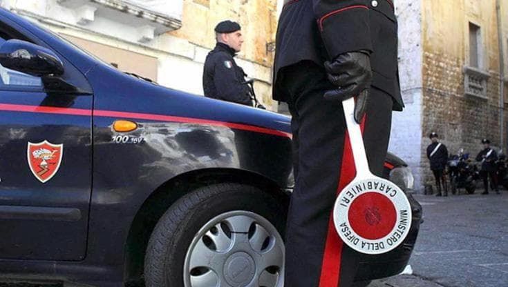 Firenze, accoltella l'ex moglie in strada: arrestato nel giorno contro la violenza sulle donne