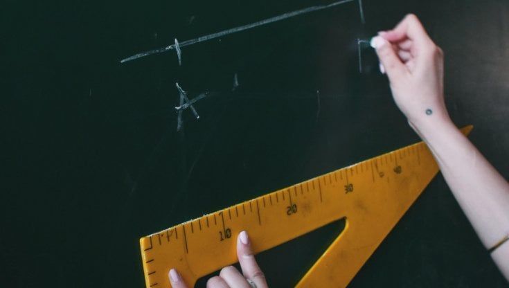 Scontro in aula sui tagli alla scuola, il M5s: "Se non si torna indietro solo al Sud nei prossimi 3 anni scompariranno 330 istituti"
