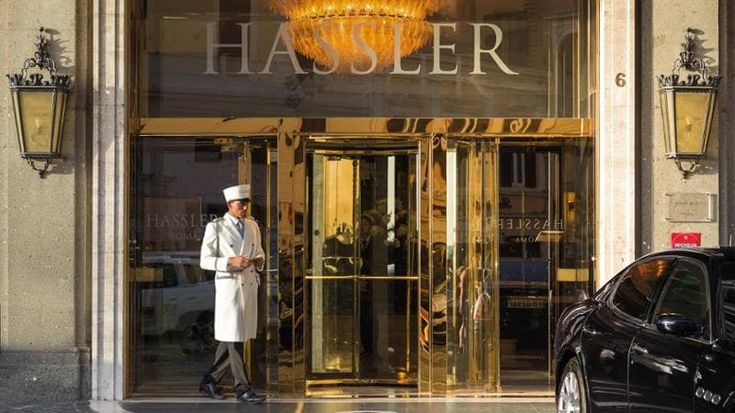Dall’Hassler a via del Babuino, pagava suite e spa con carte clonate: stop al Lupin a 5 stelle