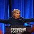 Hillary Clinton stregata dai libri di Elena Ferrante: 