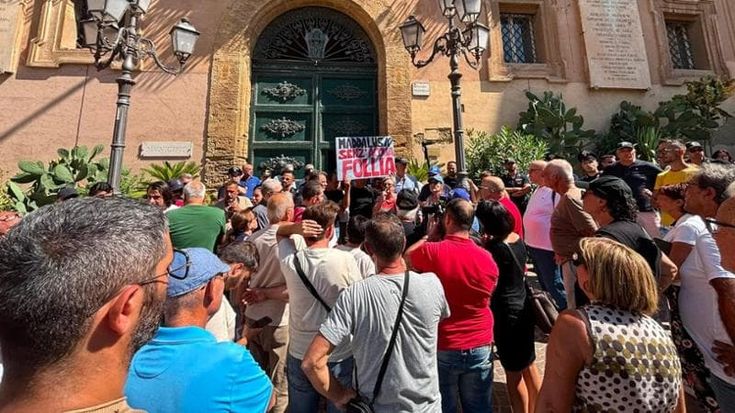 Agrigento in piazza per l’acqua, il sindaco Sodano diffida l’Aica