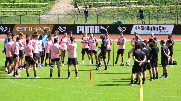 Il Palermo presenta il portiere Fortin, il difensore Bozzolan è ufficialmente rosanero