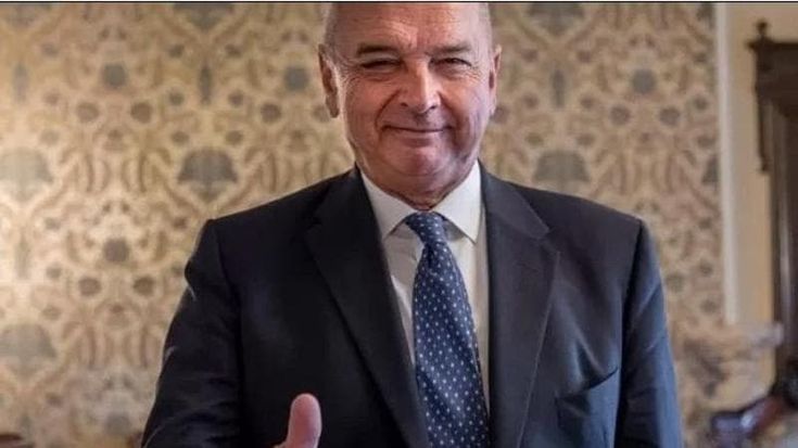 Dipiazza, il sindaco di Trieste ormai perso tra meme infantili, sessismo e bodyshaming