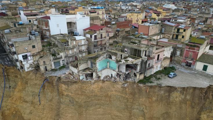 Niscemi, la memoria delle frane negli archivi: si scava nel passato per capire il dissesto