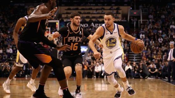 Basket, Nba: Golden State e Milwaukee non rallentano, Davis fischiato dai suoi tifosi