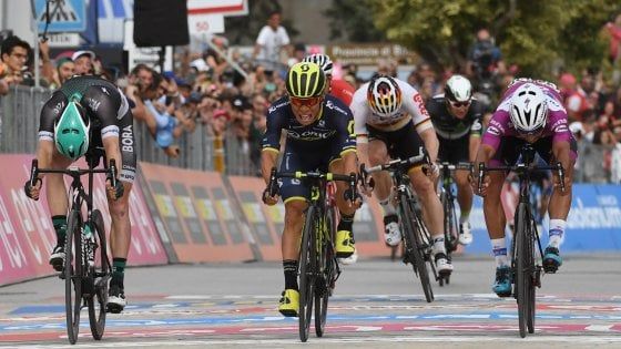Giro d'Italia, Ewan batte Gaviria: Jungels resta in maglia rosa