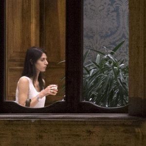 Campidoglio, Virginia ai suoi: "Ho sbagliato". Grillo ci ripensa ancora, sì al blitz a Roma ma cambia hotel