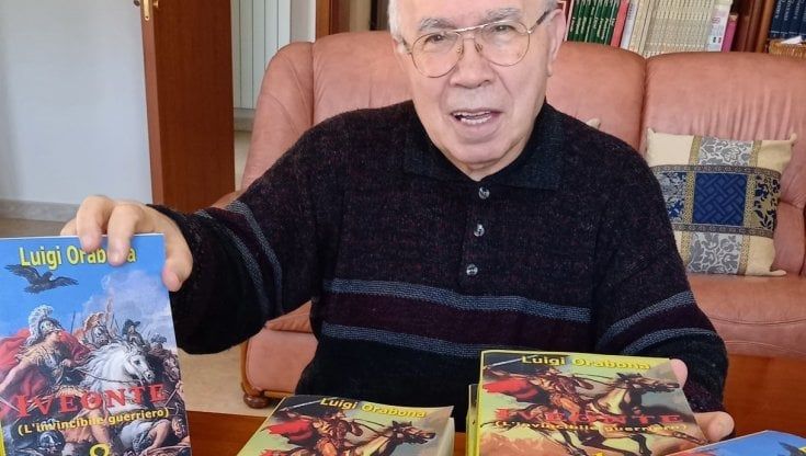Maestro in pensione scrive il 'romanzo più lungo del mondo': "Ci ho impiegato 60 anni scrivendo ogni giorno: ho dato vita a 1.300 personaggi"